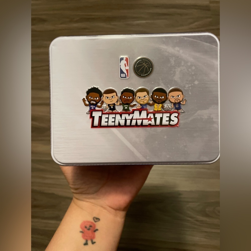 NBA TeenyMates Action Figures Tin - Silver and Multicolor with 9 figures inside